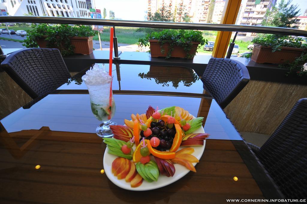 Hotel Corner Inn Batumi Exterior photo