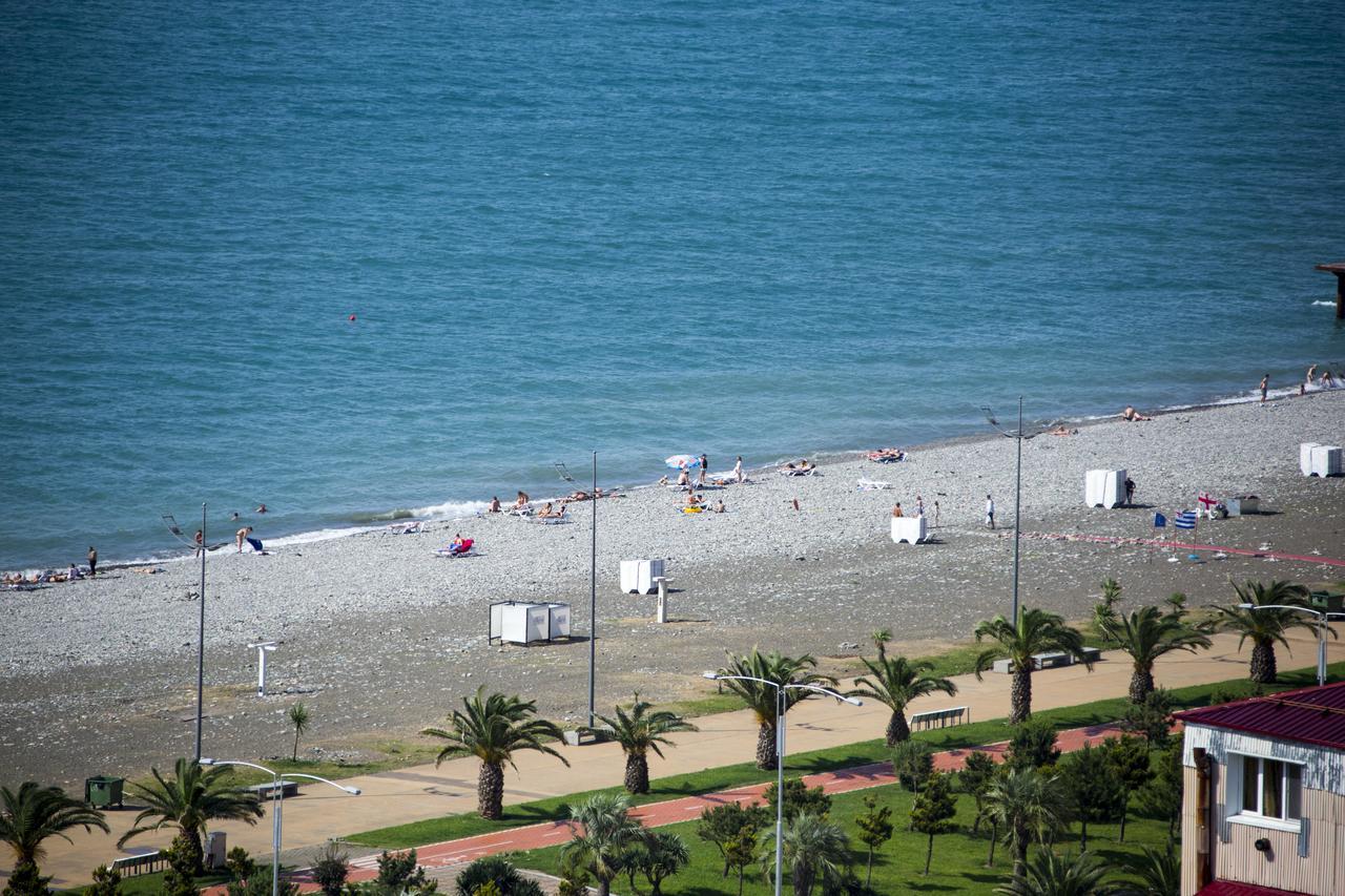 Hotel Corner Inn Batumi Exterior photo